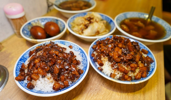 萬華餐廳評分最高：老饕精選5家必吃美食名單與實用指南