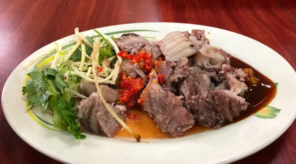 三義客家料理老店：賴新魁、金榜麵館的點菜眉角與排隊時機
