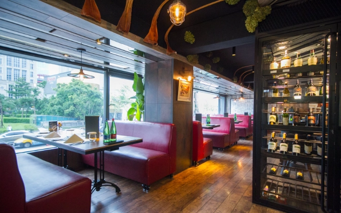 台北信義區餐廳聊天