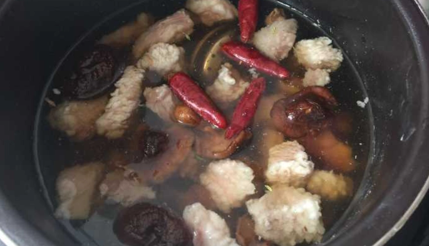 電子鍋滷肉做法